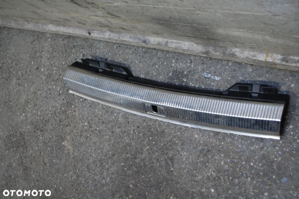 OSŁONA PROGU BAGAŻNIKA TYŁ TYLNA 8K9864483A AUDI A4 B8 KOMBI - 2