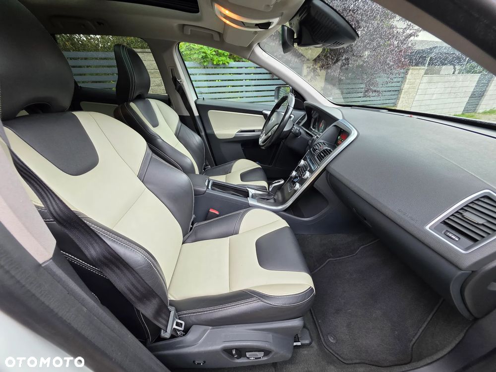 Volvo XC 60 D5 AWD Summum - 9