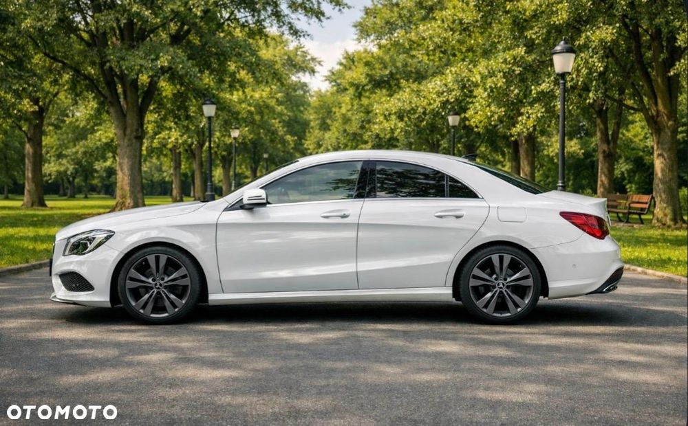Mercedes-Benz CLA 200 7G-DCT Urban - 4