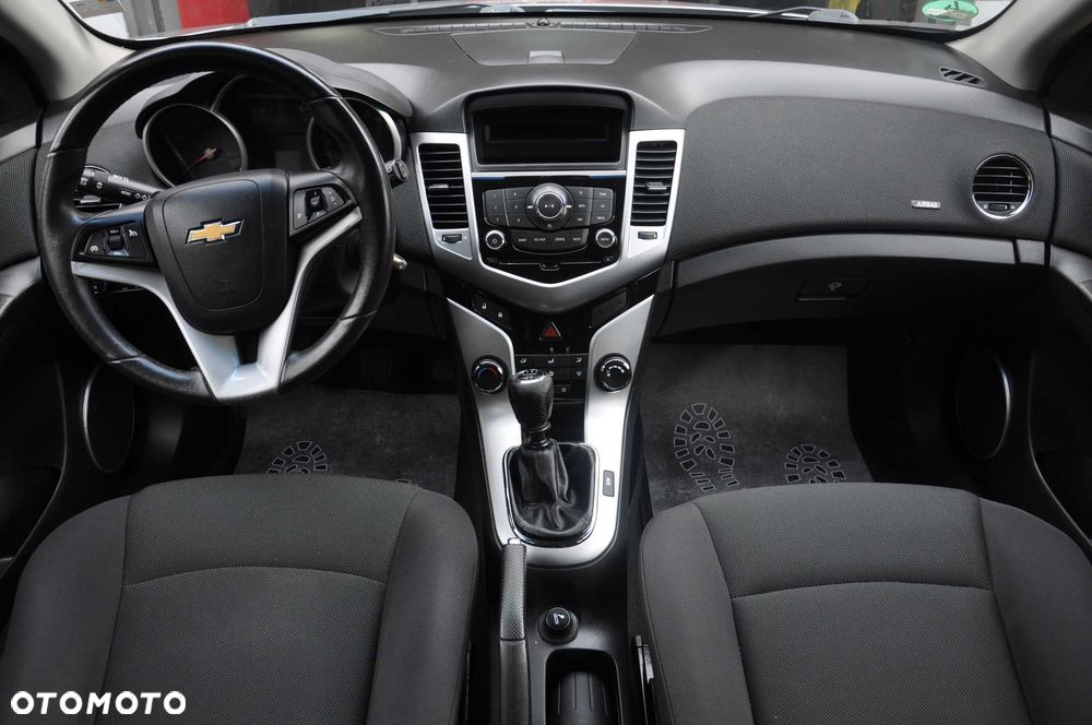 Chevrolet Cruze - 12