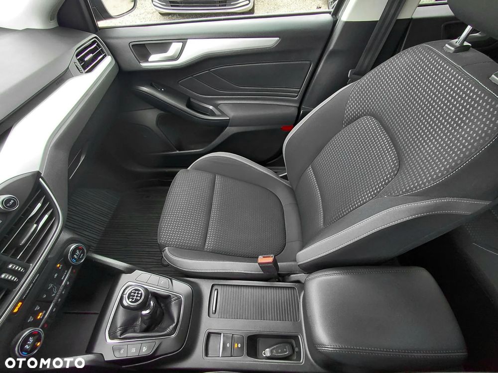 Ford Focus 1.5 EcoBoost Titanium - 18