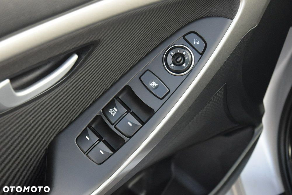 Hyundai i30 1.6 CRDi Fifa World Cup Edition - 29