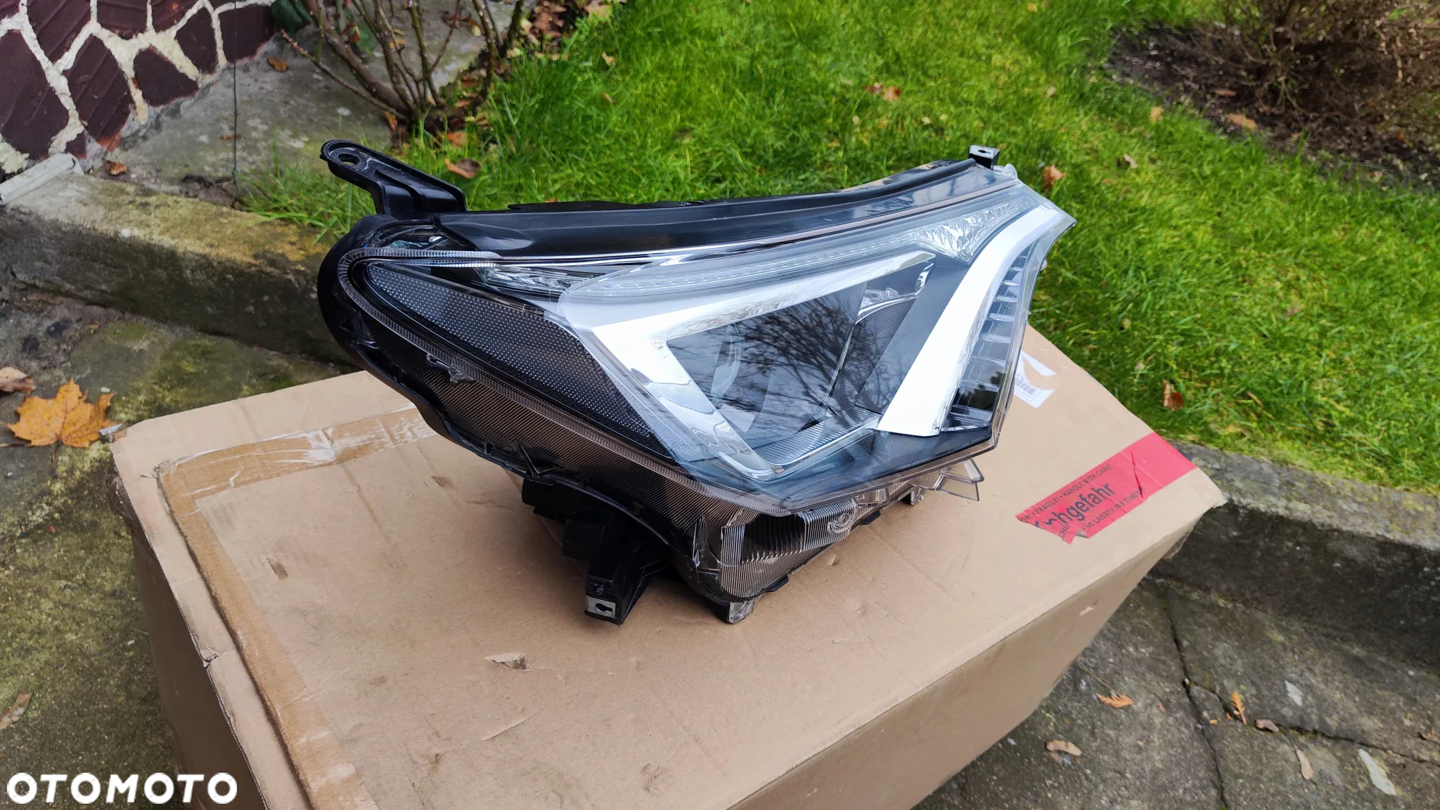 Toyota Rav4 Lift 16-19 Lampa Prawa Przód Zwykła Soczewka z LED DRL - 3
