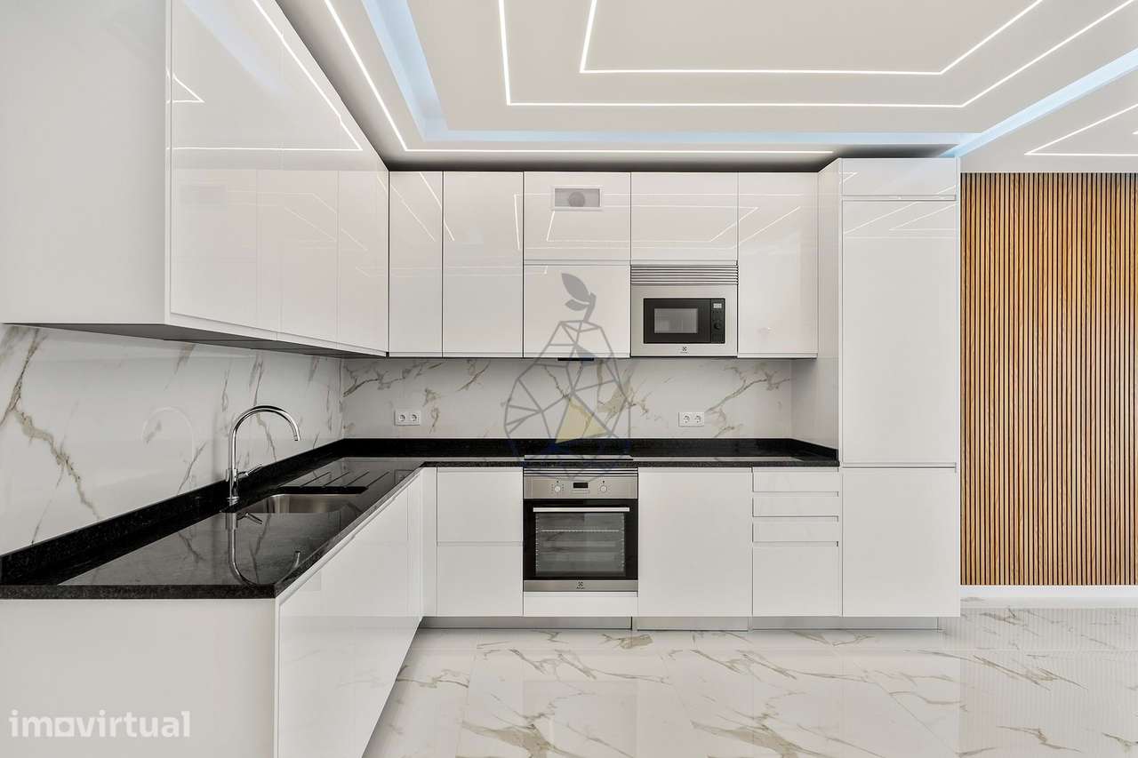 Apartamento T3 Renovado Frente-Mar na Marginal de Quarteira – Localiza - Grande imagem: 3/48