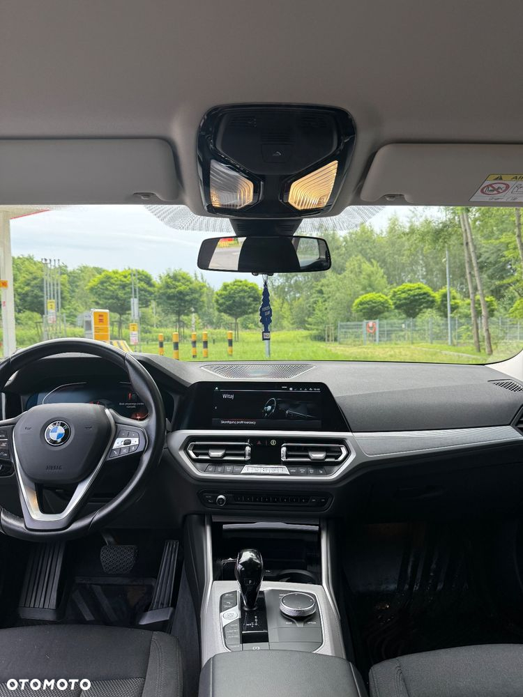 BMW Seria 3 318i - 12