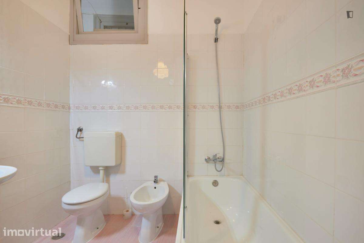 Quarto - localizado em Penha Lisbon - Grande imagem: 3/26