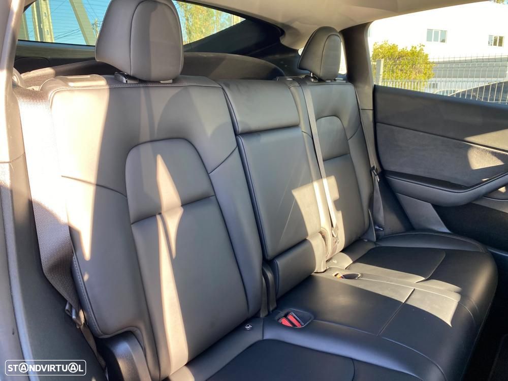 Tesla Model Y Standard RWD - 9