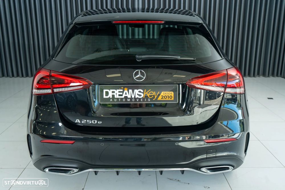 Mercedes-Benz A 250 e 8G-DCT AMG Line - 4