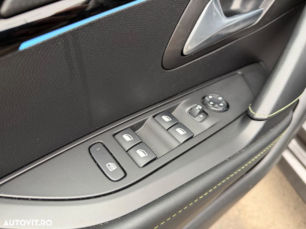 Peugeot 208 PureTech 130 EAT8 GT Pack - 27