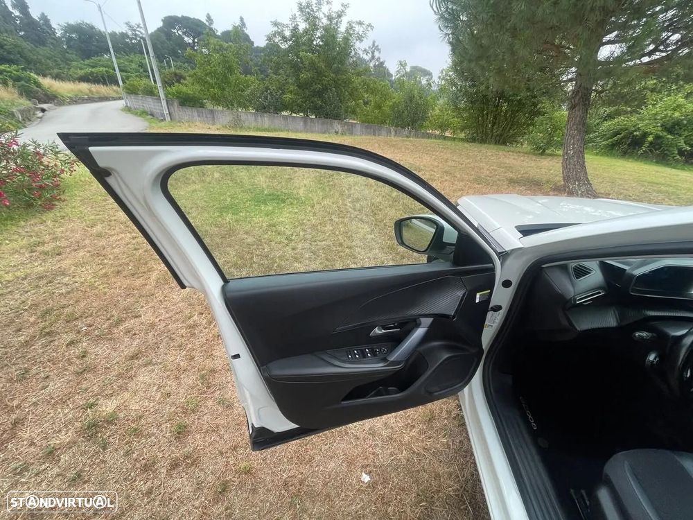 Peugeot e-2008 Allure - 20