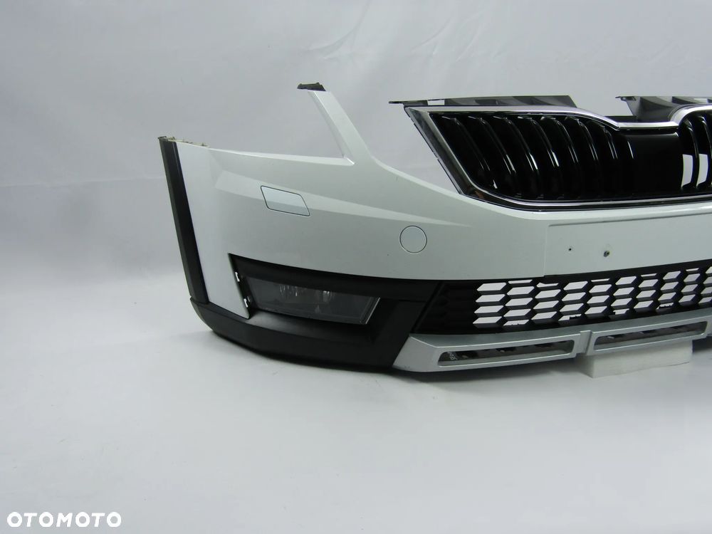 Zderzak przedni Skoda Octavia 3 Scout 17-20 Sprysk.  Lakier LF9F - 14