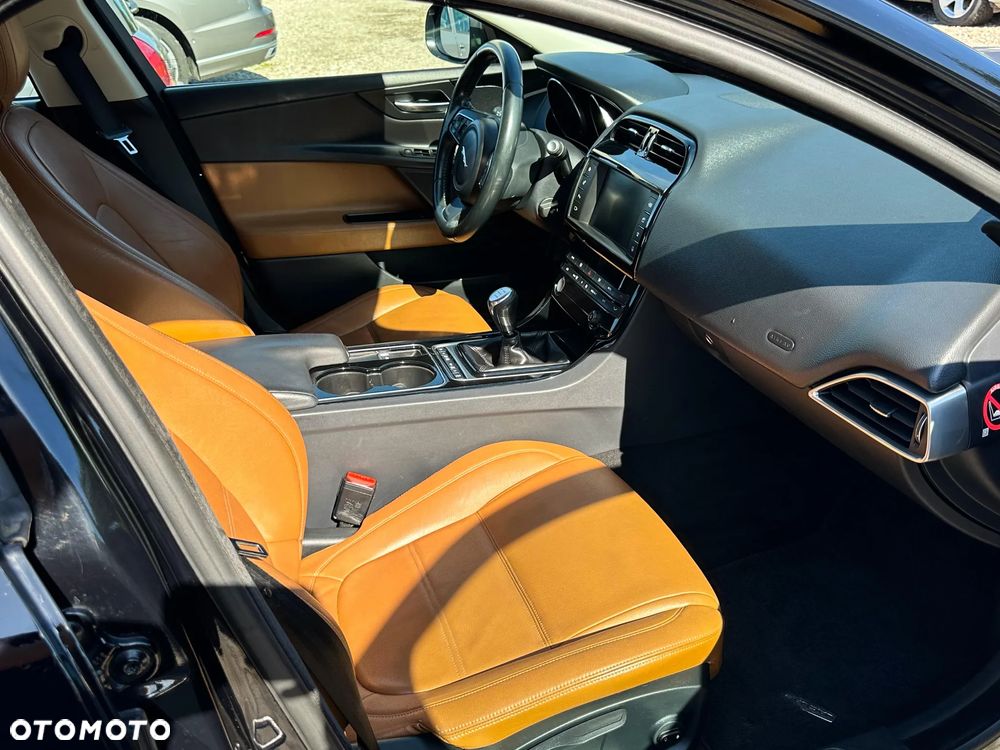 Jaguar XE 2.0 D R-Sport - 21