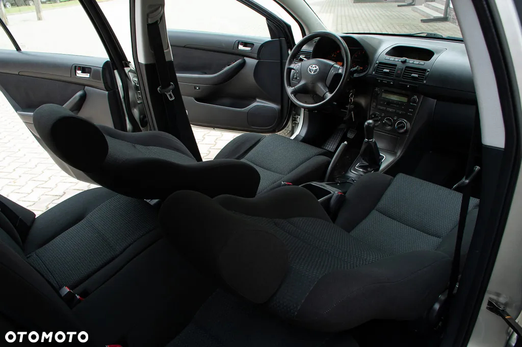 Toyota Avensis 1.8 VVT-i Combi Team - 24