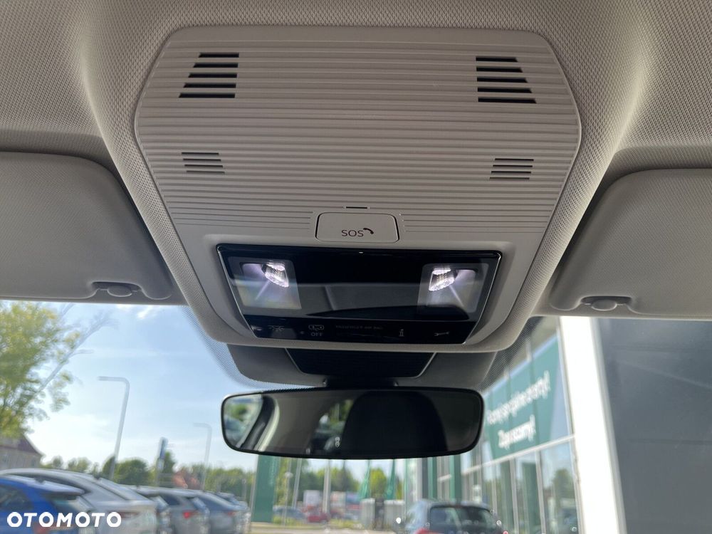 Volkswagen T-Roc 1.5 eTSI Life DSG - 36
