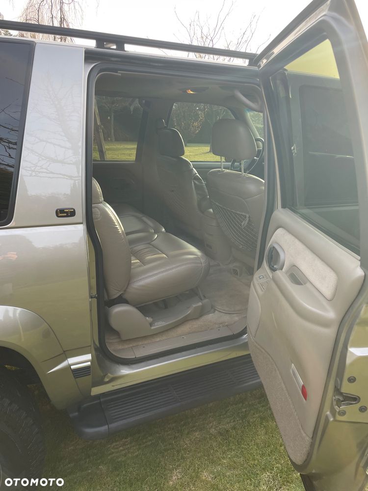 Chevrolet Suburban - 21