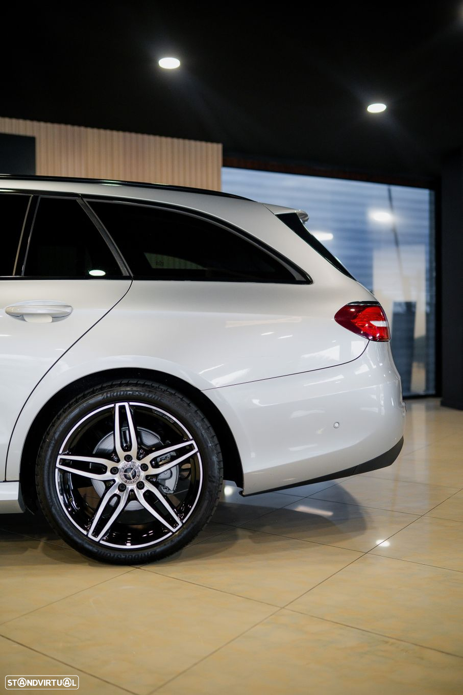 Mercedes-Benz E 220 d AMG - 27