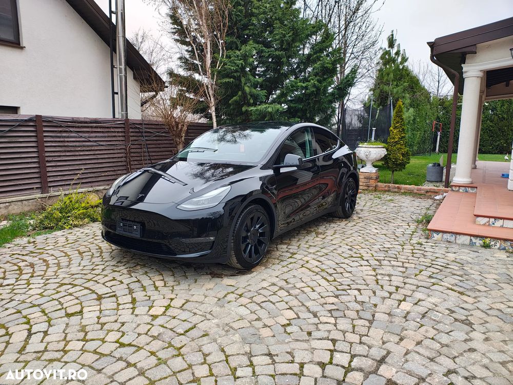 Tesla Model Y Long Range Dual Motor AWD - 2