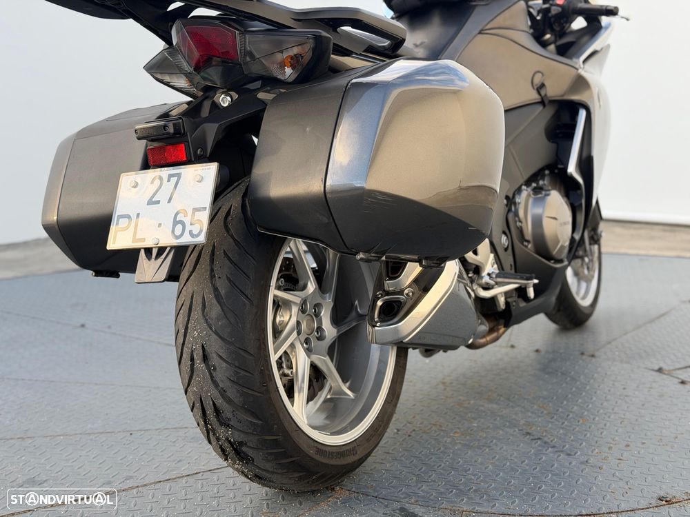 Honda VFR 1200 F - 11