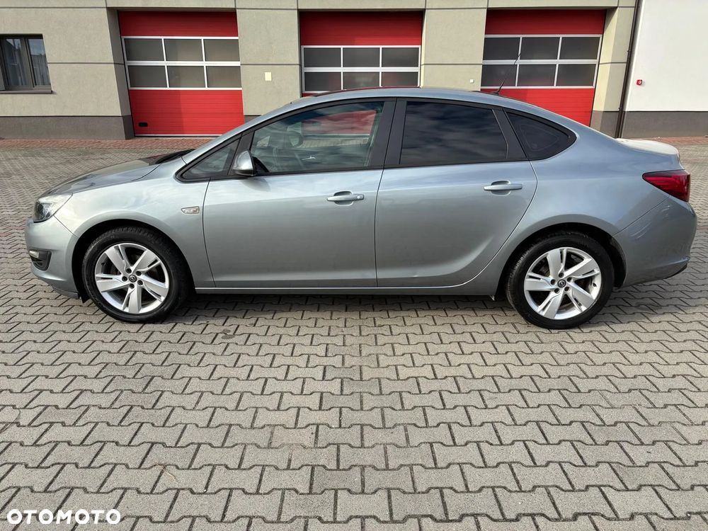 Opel Astra 1.6 Exklusiv - 6