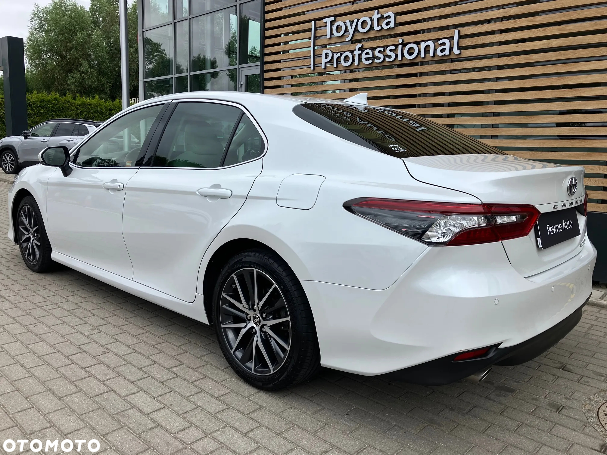Toyota Camry 2.5 Hybrid Executive CVT - 4