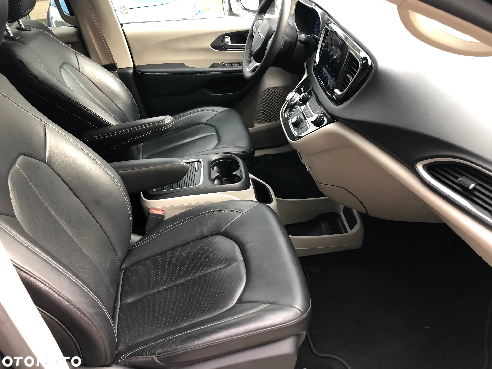 Chrysler Pacifica - 5