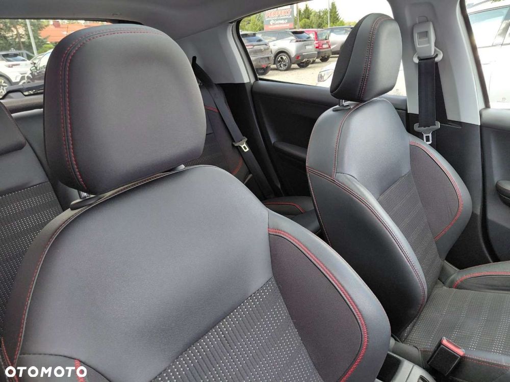 Peugeot 208 - 16