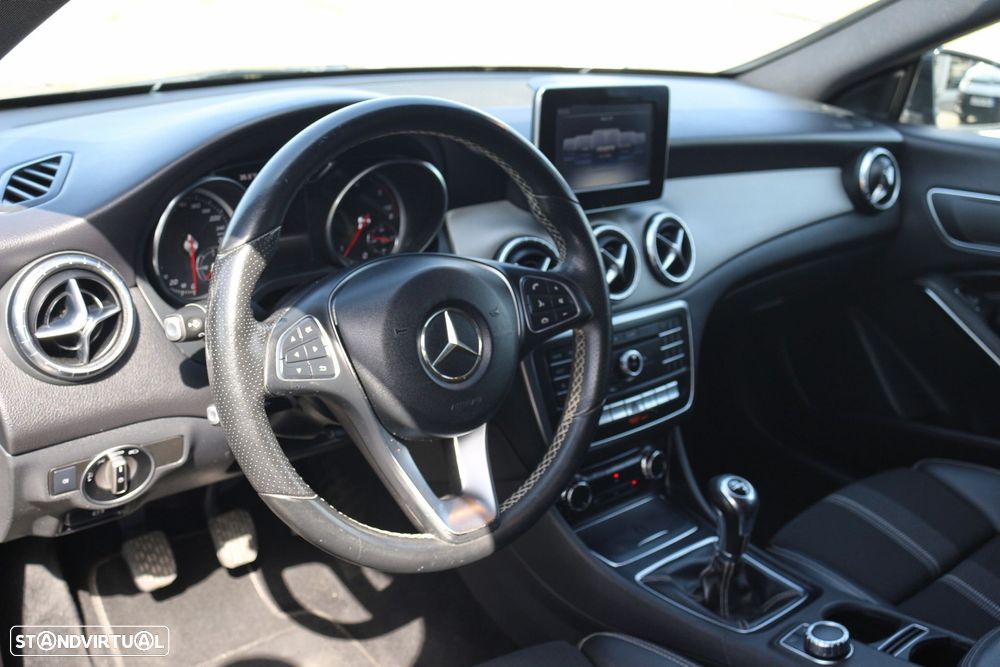 Mercedes-Benz CLA 180 d Urban - 23