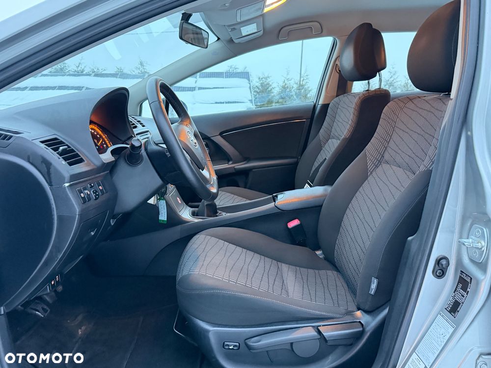 Toyota Avensis 1.8 Sol NAVI - 19