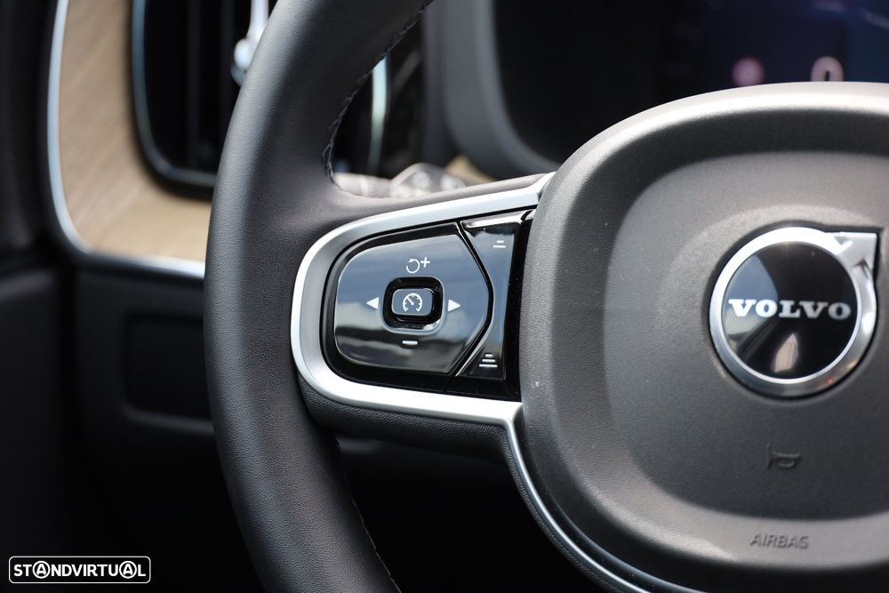 Volvo XC 60 2.0 T6 PHEV Plus Dark AWD - 33