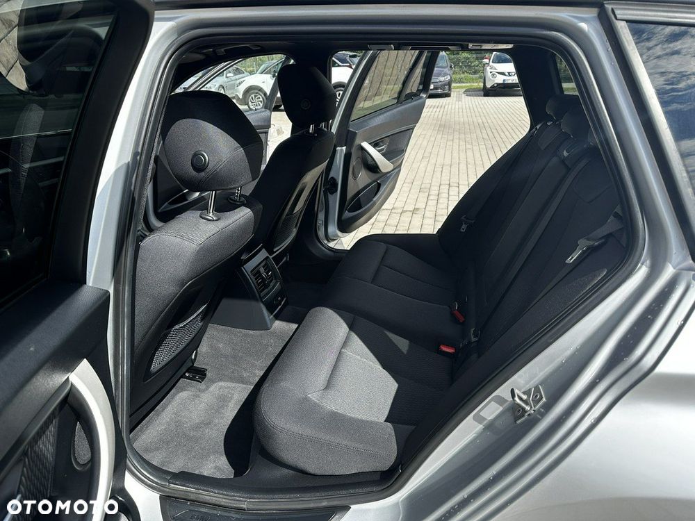 BMW Seria 3 320d DPF Touring - 14
