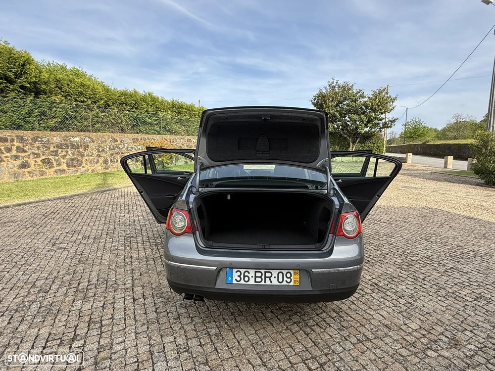 VW Passat 2.0 TDI Highline - 13