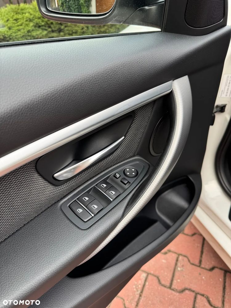 BMW Seria 3 330i xDrive Sport Line Shadow - 7