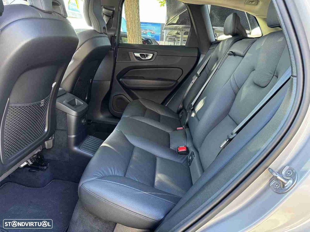 Volvo XC 60 2.0 T6 PHEV Plus Dark AWD - 11