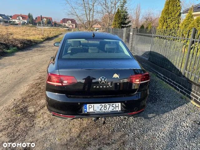 Volkswagen Passat - 4
