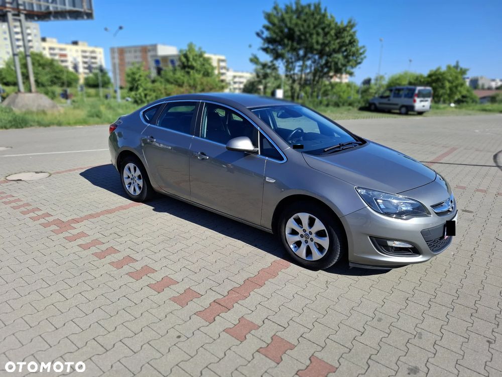 Opel Astra 1.4 T Executive EU6 - 4
