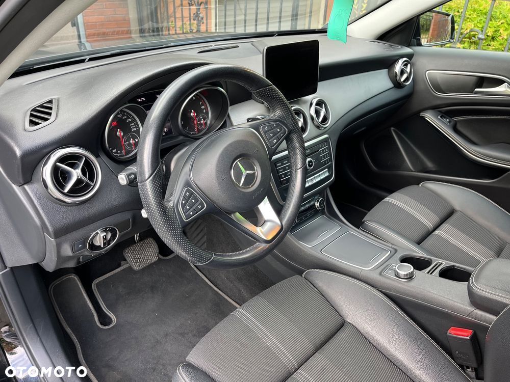 Mercedes-Benz GLA 200 7G-DCT Urban - 7
