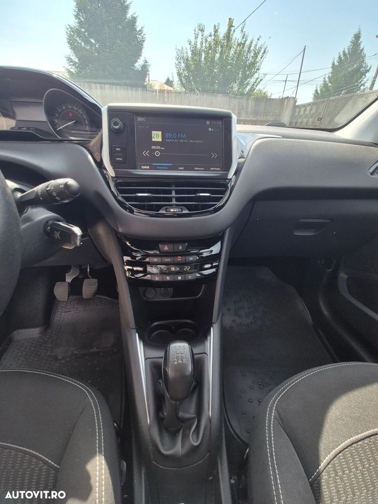 Peugeot 208 1.2 L PureTech Active - 8