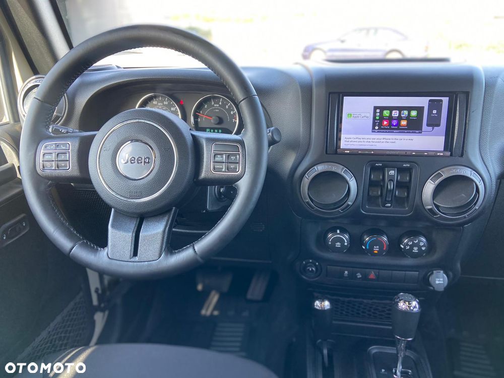 Jeep Wrangler 3.6 Unlim X - 25