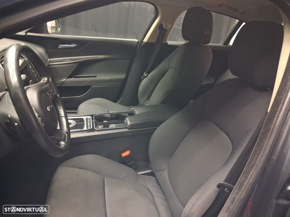 Jaguar XE 2.0 D Prestige Aut. - 7