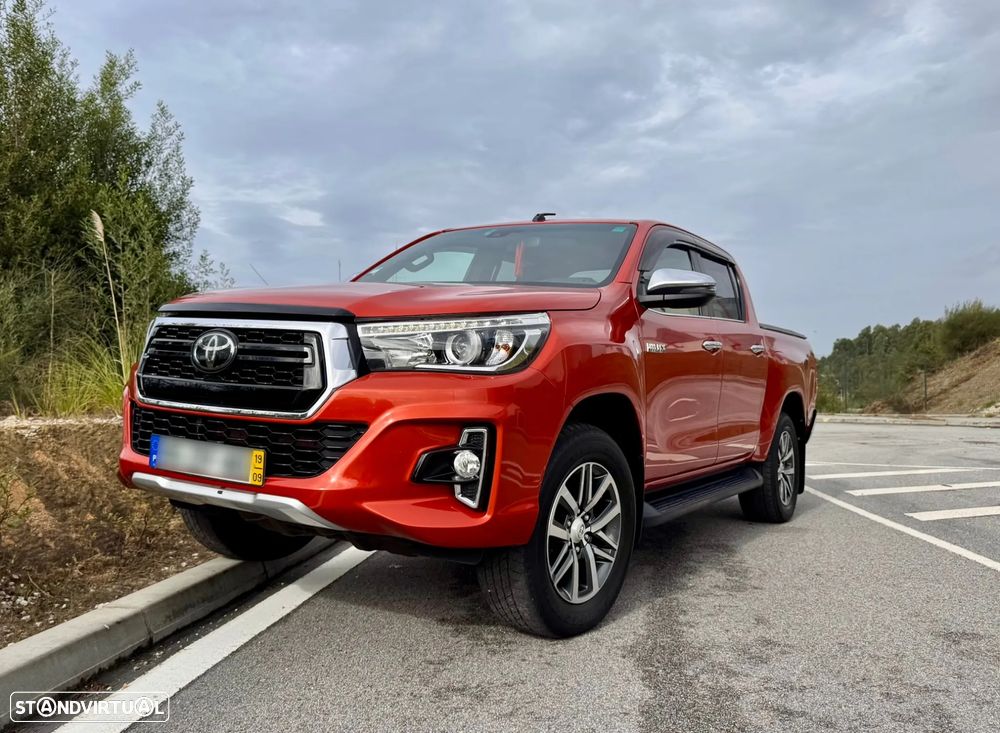 Toyota Hilux 2.4 D-4D 4WD Premium Edition - 1