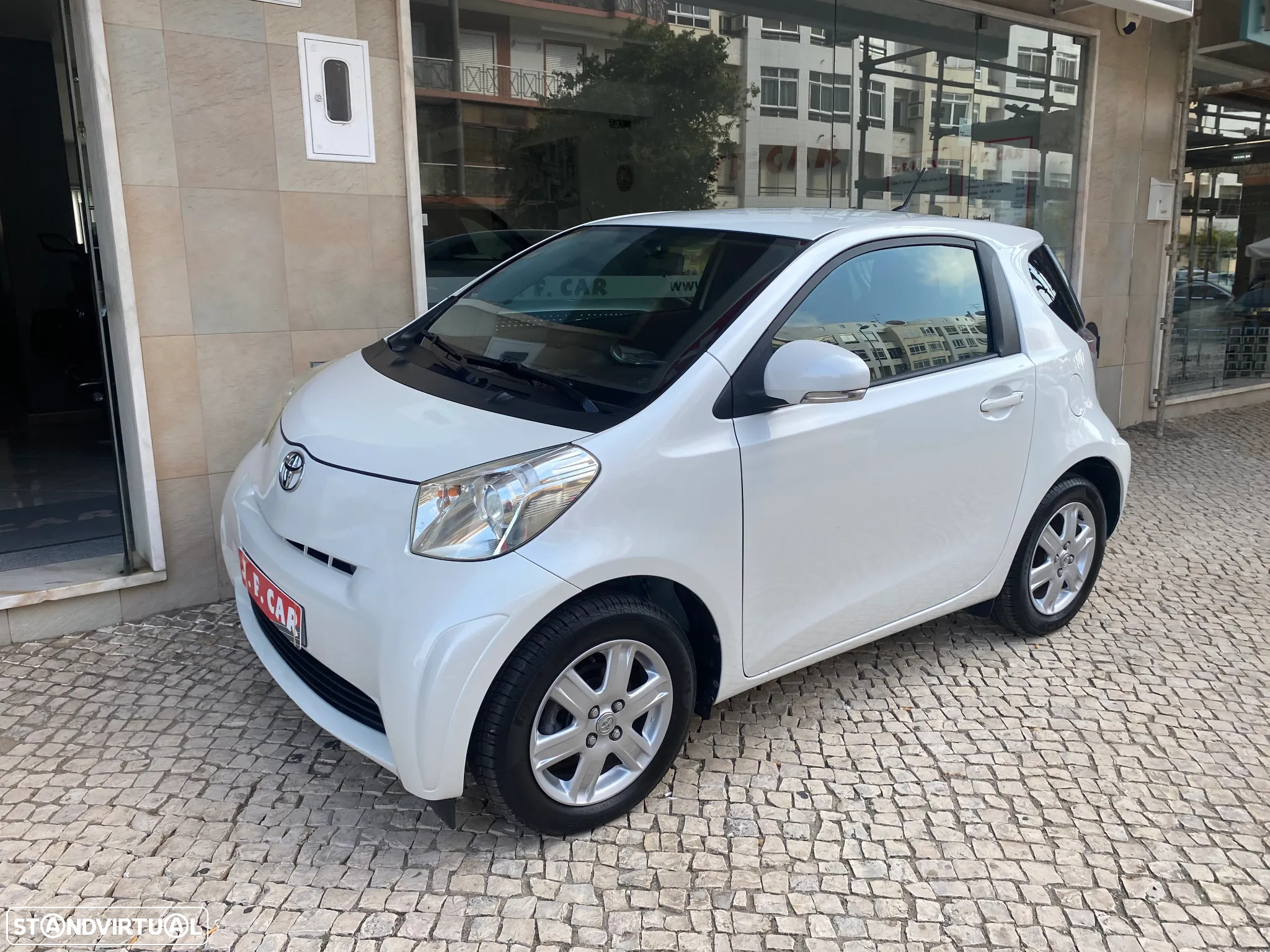 Toyota iQ 1.0 VVT-i - 12