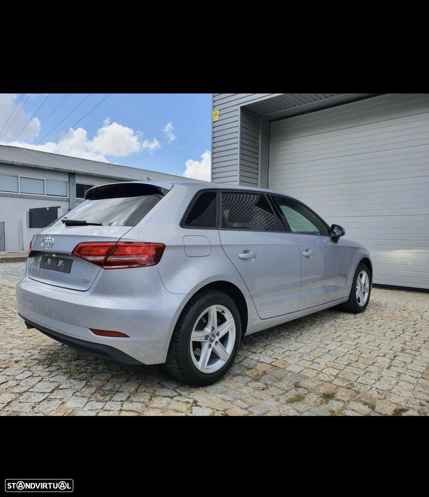Audi A3 Sportback 1.6 TDI S tronic design - 5