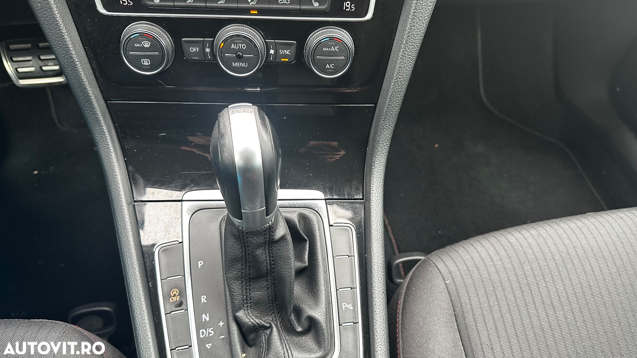 Volkswagen Golf 2.0 TDI DSG Sound - 16