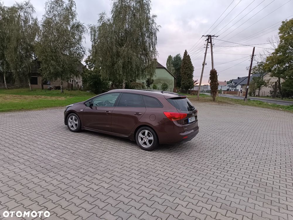 Kia Ceed 1.6 GDI Dream Team Edition - 4
