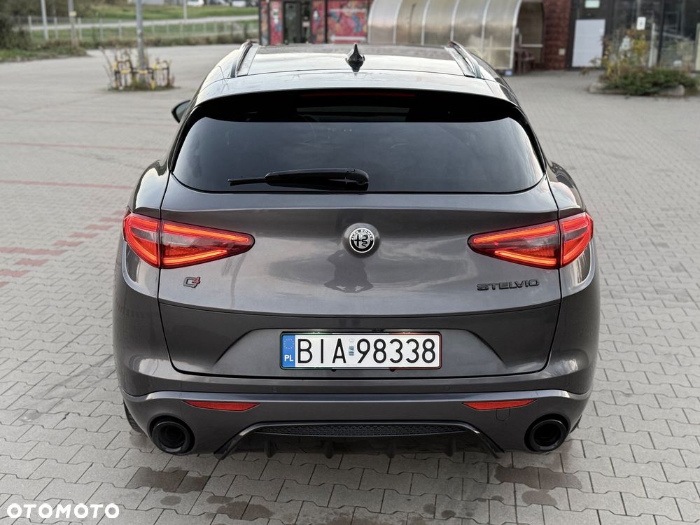 Alfa Romeo Stelvio 2.0 Turbo Veloce TI Q4 - 14