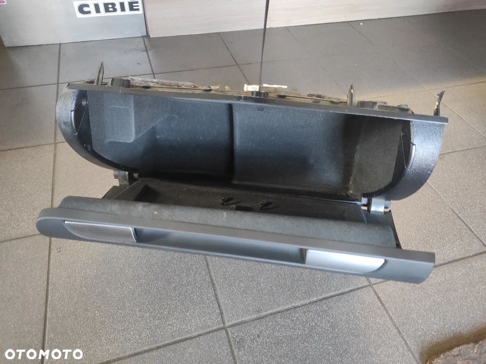 AUDI A3 8P 8P0 SCHOWEK PASAŻERA CZARNY CAŁY WYSYŁKA !!!! - 2