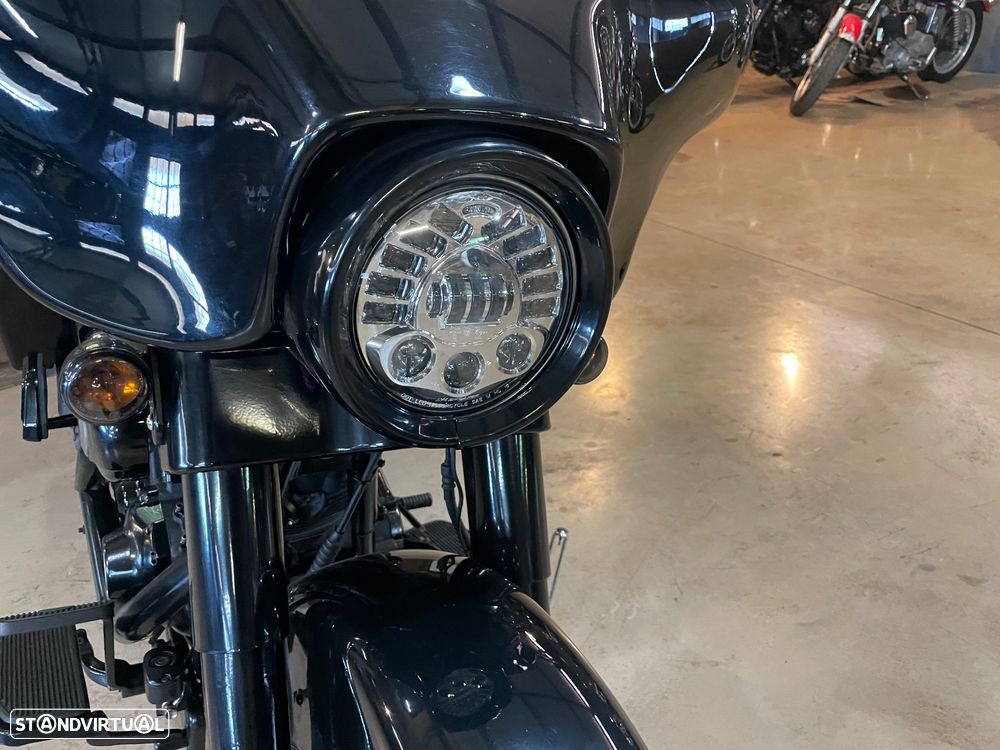 Harley-Davidson FLHT Electra Glide - 7