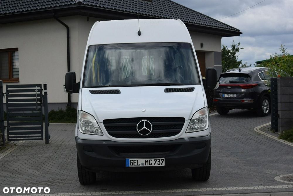 Mercedes-Benz Sprinter - 2