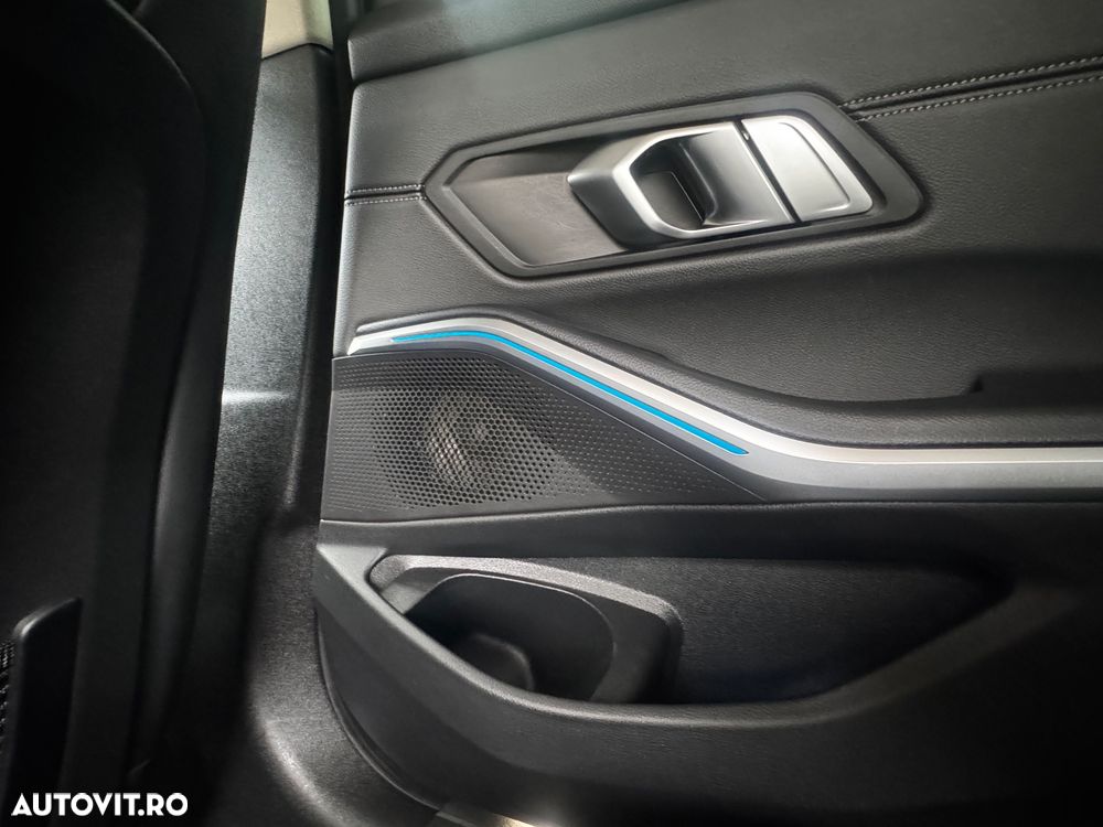 BMW Seria 3 330e Aut. Luxury Line - 34