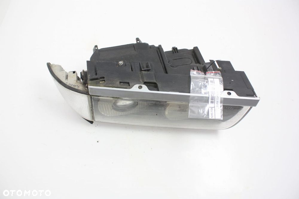 REFLEKTOR PRZEDNI LEWY LAMPA BMW 728 E38 - 1